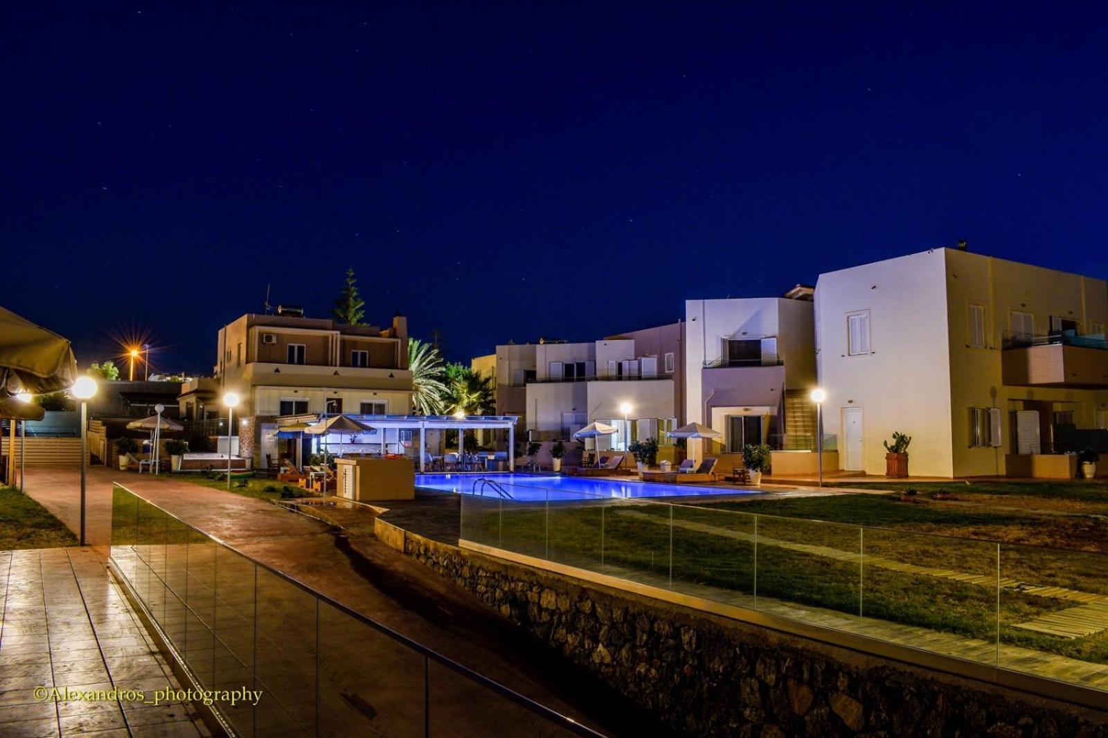 Nautica Hotel Apartments Stavromenos ภายนอก รูปภาพ